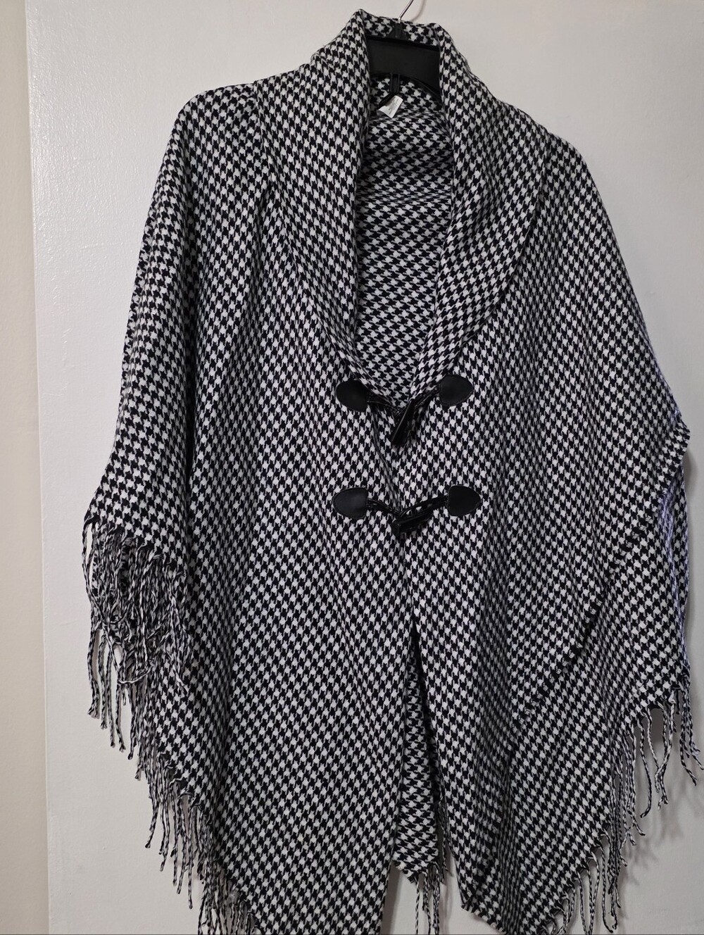Apt. 9 Black and White Houndstooth Knit Wrap